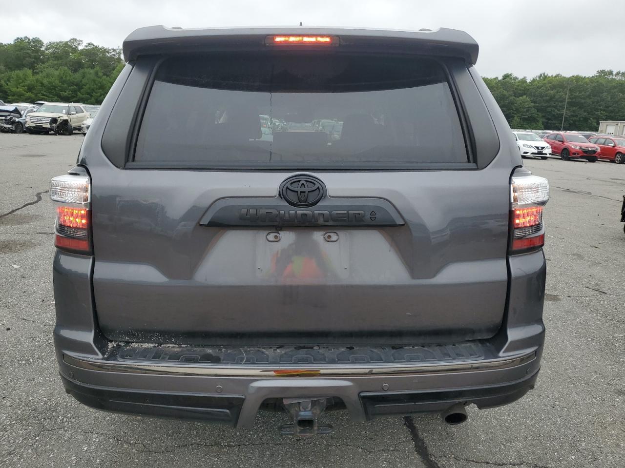 2020 Toyota 4Runner Sr5/Sr5 Premium VIN: JTEBU5JR2L5806562 Lot: 63934485