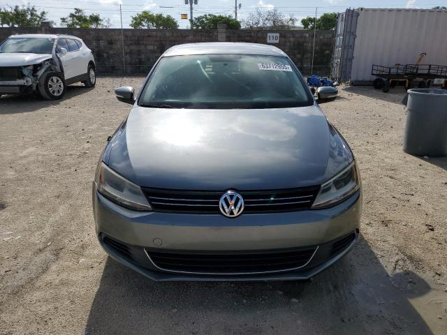 Sedans VOLKSWAGEN JETTA 2013 Szary