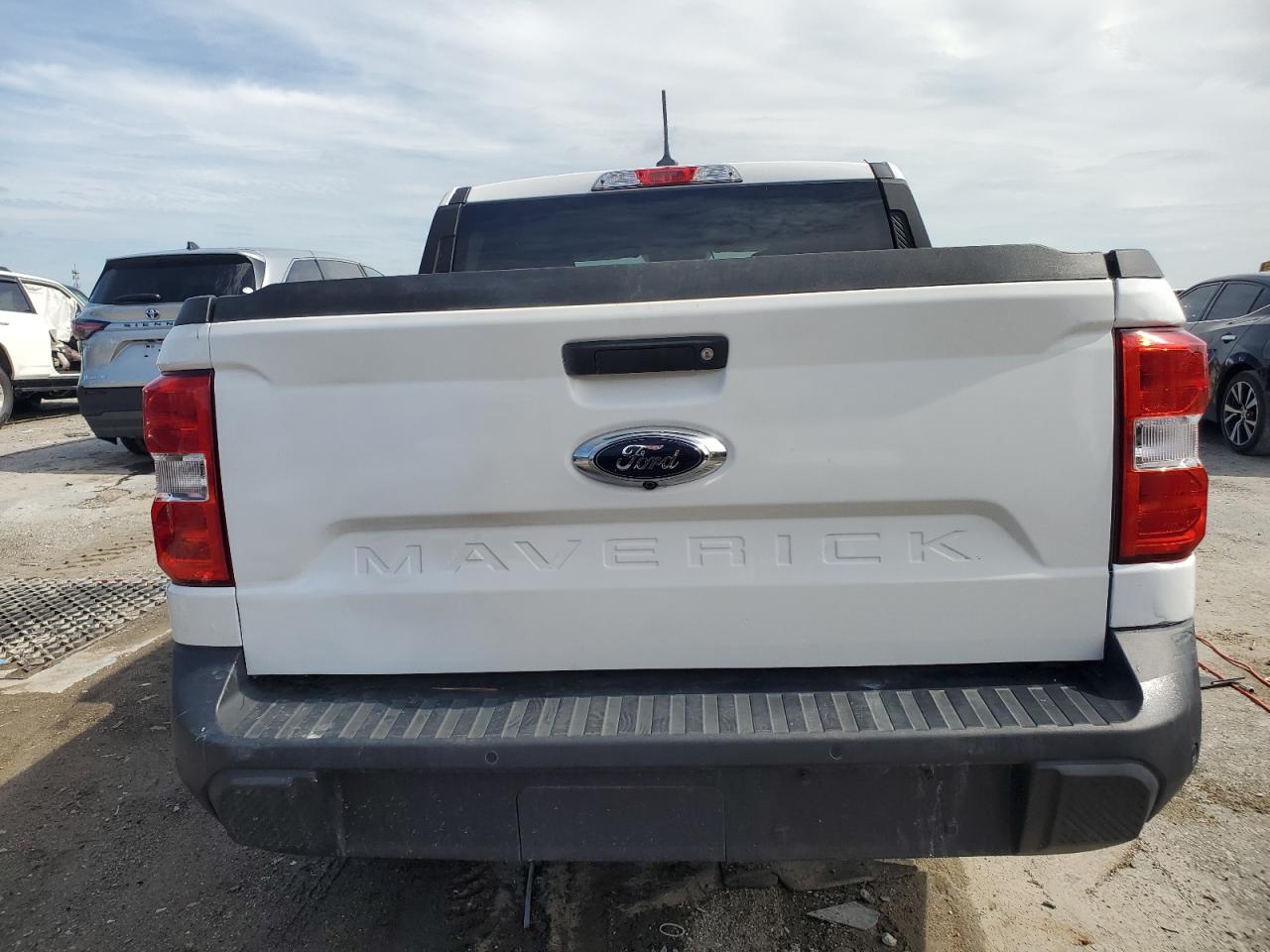 2022 Ford Maverick Xl VIN: 3FTTW8E33NRA29643 Lot: 63989935