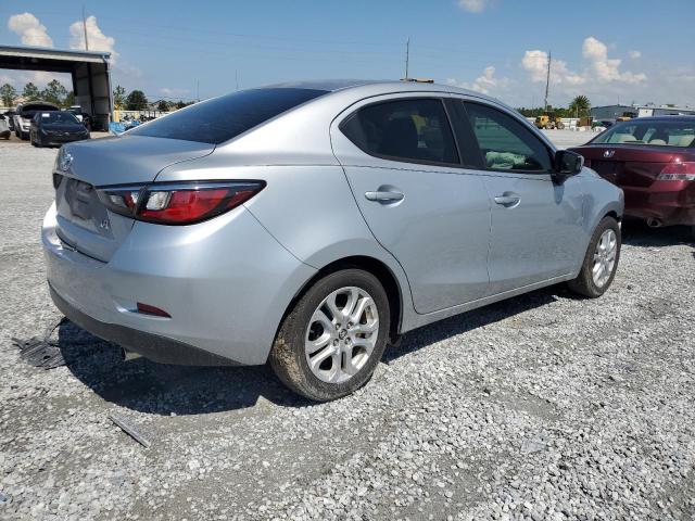  TOYOTA YARIS 2017 Srebrny