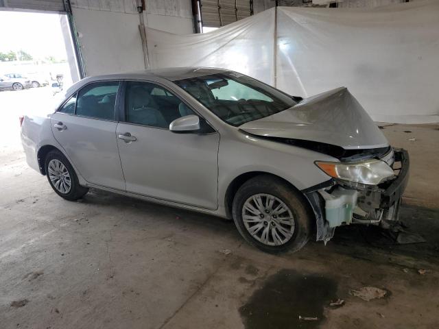 Sedans TOYOTA CAMRY 2013 Srebrny
