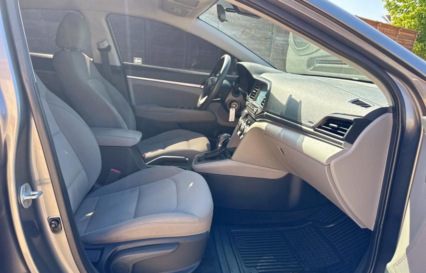  HYUNDAI ELANTRA 2019 Szary