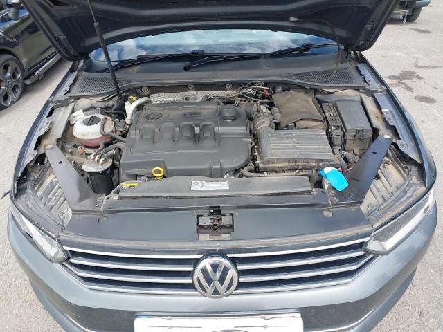 2017 VOLKSWAGEN PASSAT SE