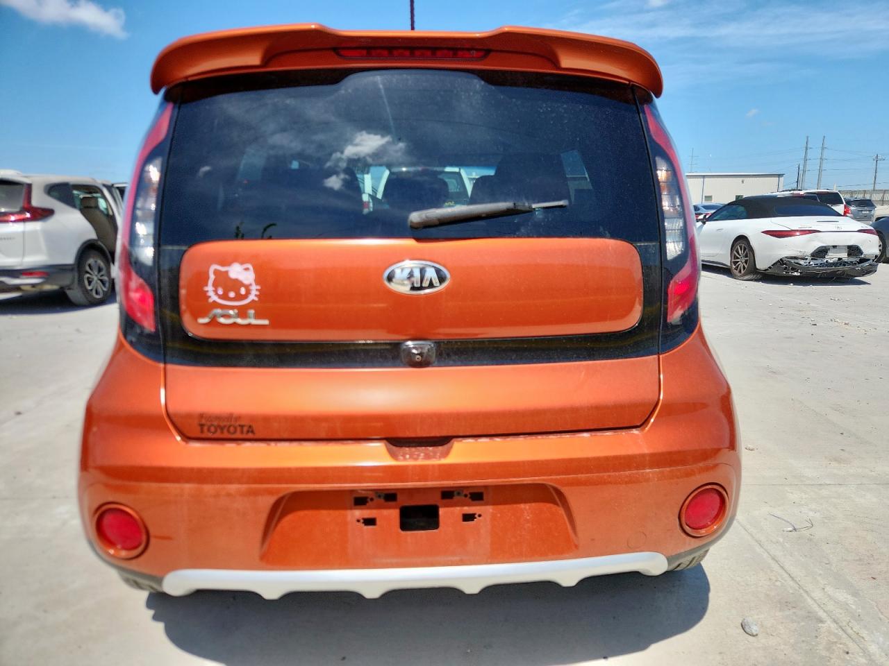 2018 Kia Soul + VIN: KNDJP3A54J7586285 Lot: 64047715