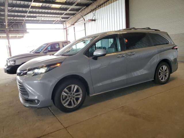 TOYOTA SIENNA XLE 2022