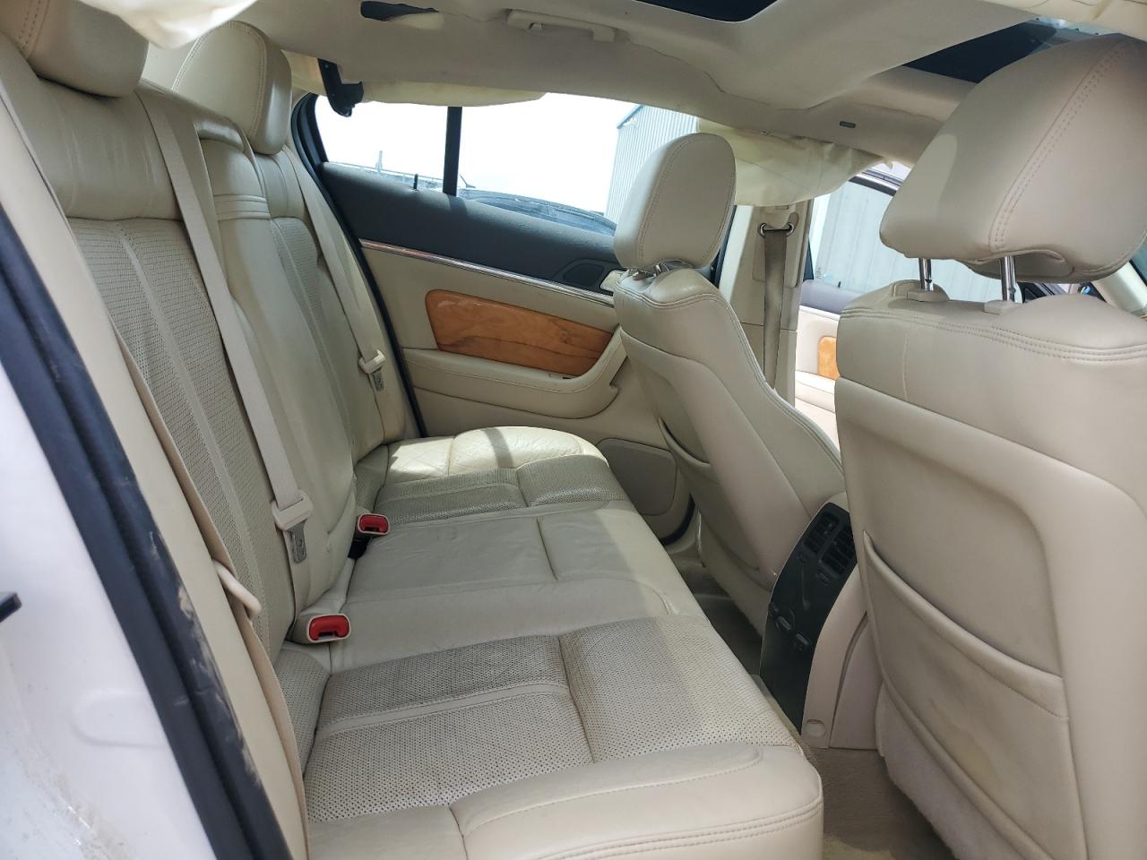 1LNHL9DR7AG609002 2010 Lincoln Mks