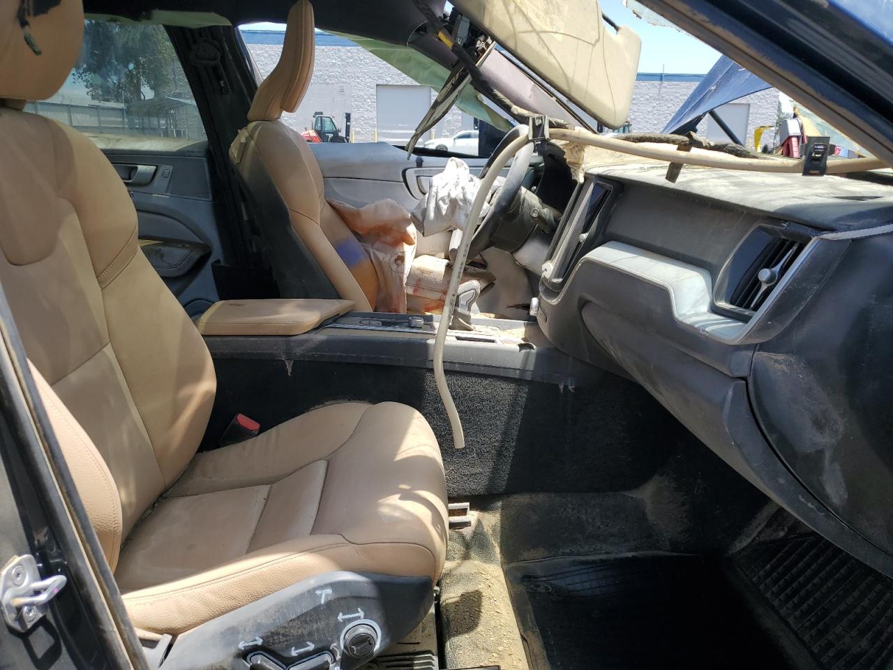 2020 Volvo Xc60 T5 Momentum VIN: YV4102DK1L1504211 Lot: 63946805