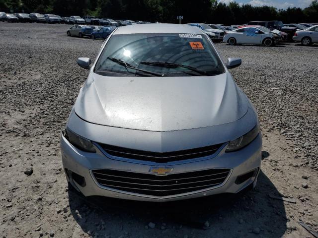 Sedans CHEVROLET MALIBU 2017 Srebrny