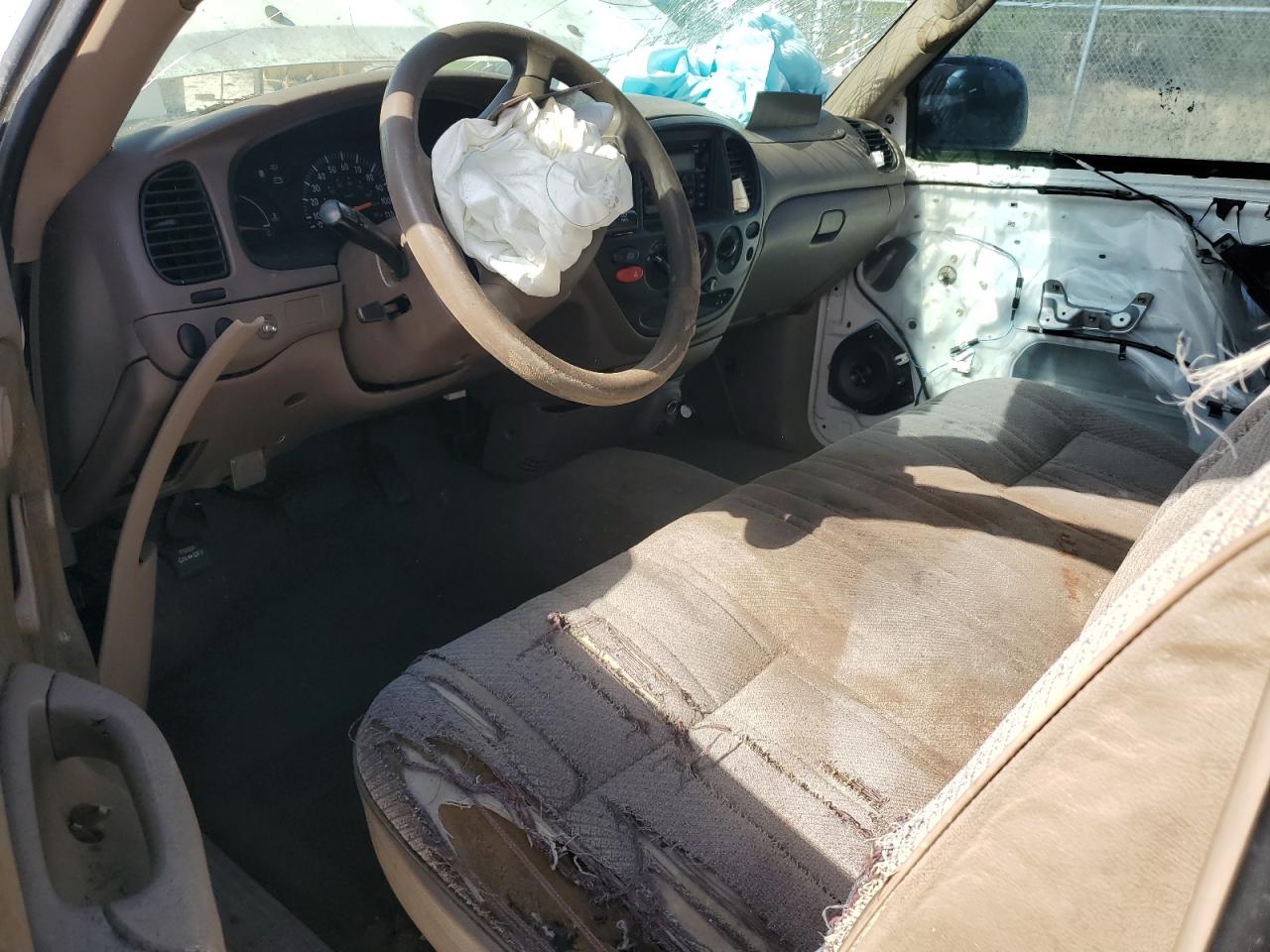 2000 Toyota Tundra VIN: 5TBJN3215YS068325 Lot: 64268765