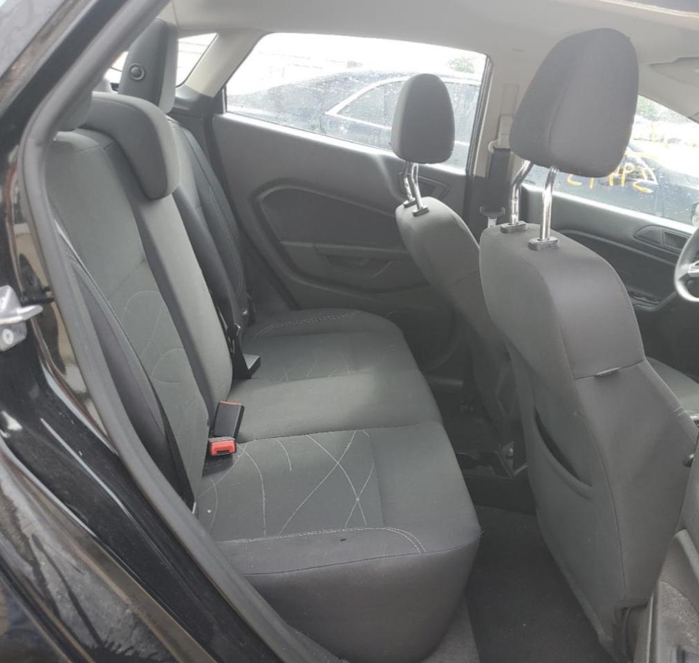 3FADP4BJ1JM121554 2018 Ford Fiesta Se