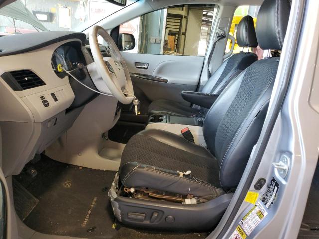  TOYOTA SIENNA 2013 Srebrny