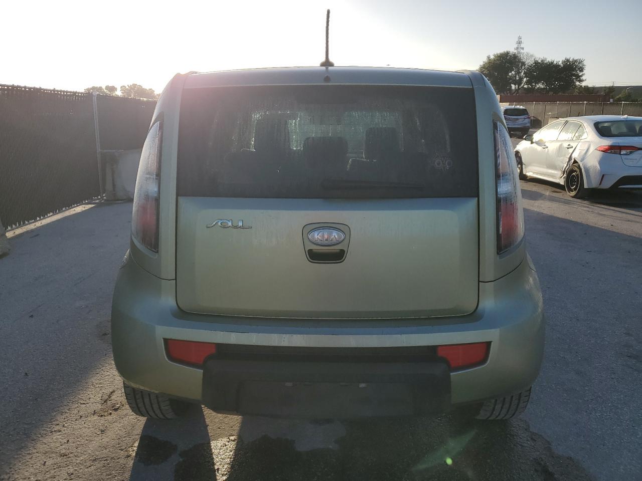 2010 Kia Soul + VIN: KNDJT2A22A7106479 Lot: 64784015