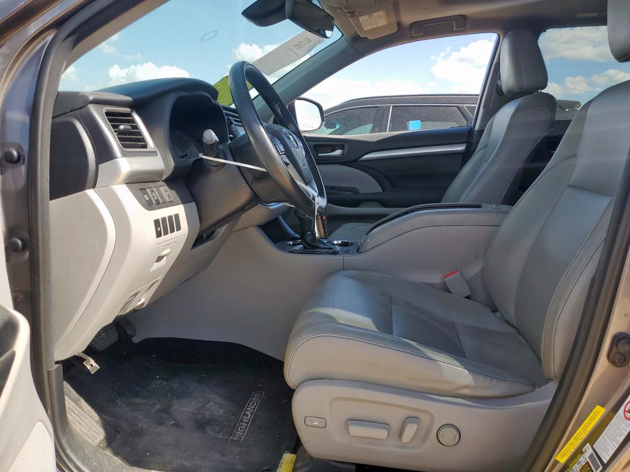 2017 Toyota Highlander Se VIN: 5TDKZRFH0HS525679 Lot: 64202455