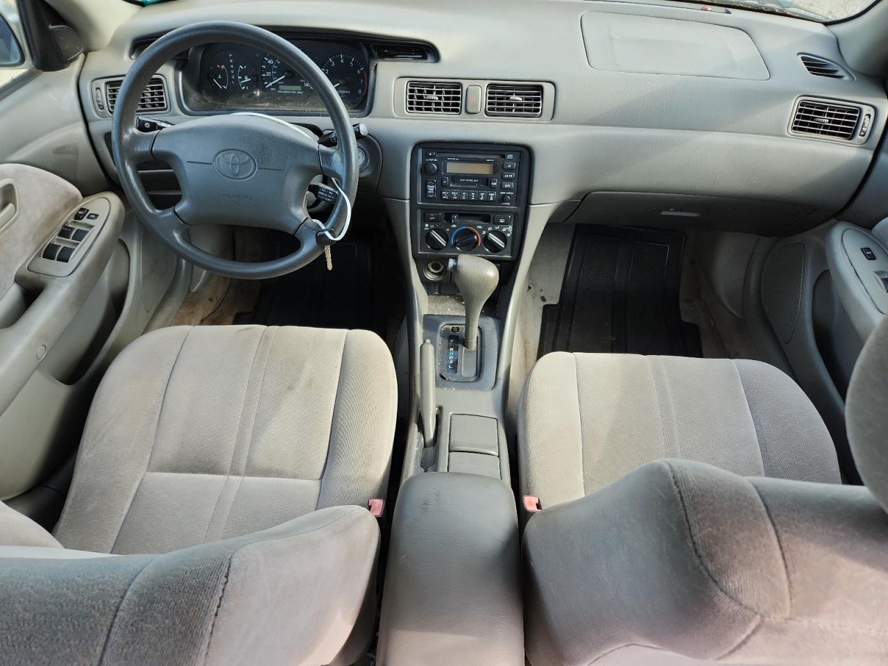 1999 Toyota Camry Le VIN: JT2BF28K1X0212417 Lot: 63939095