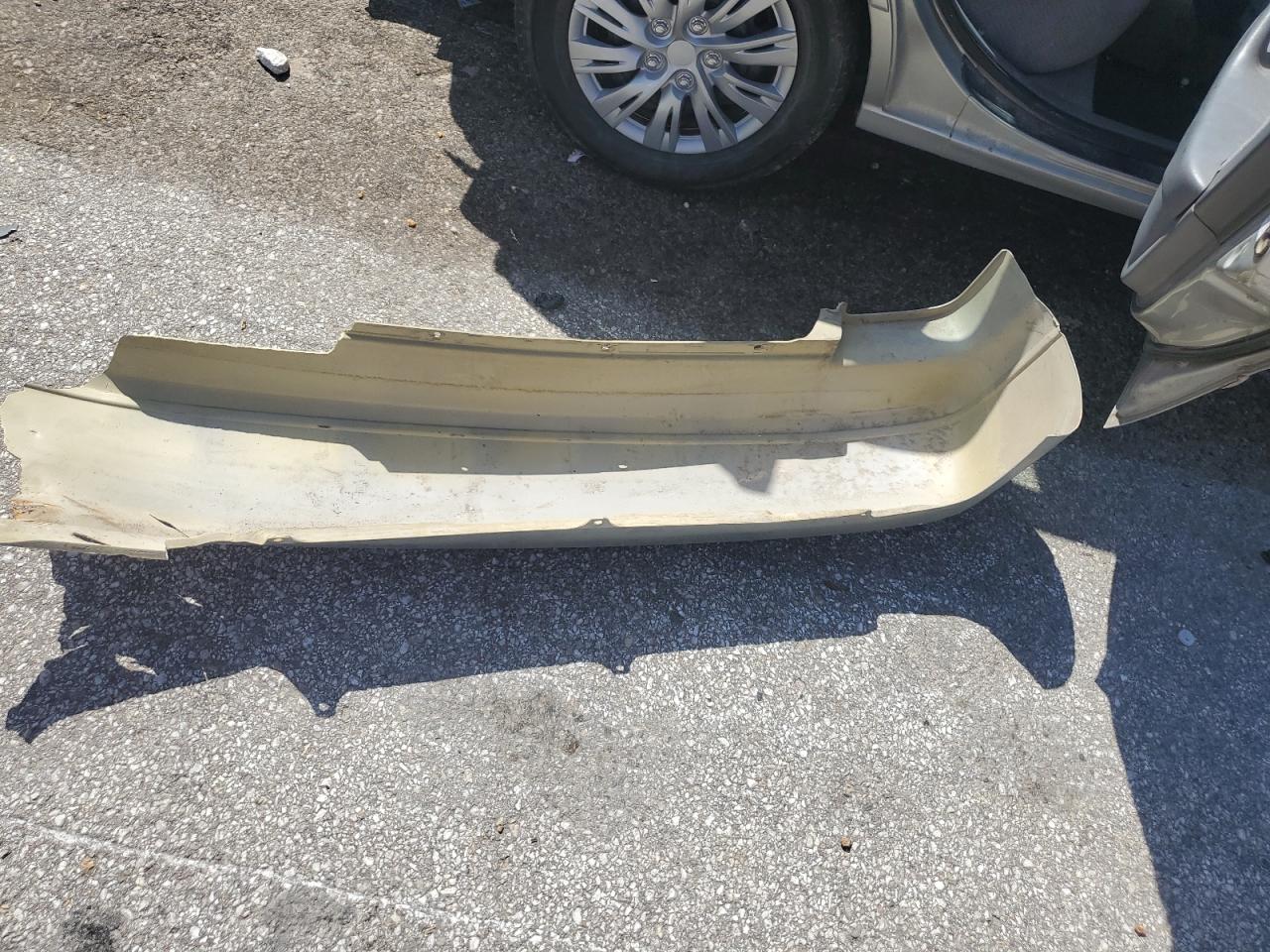 2001 Toyota Camry Le VIN: 4T1BF22K81U127618 Lot: 65903205