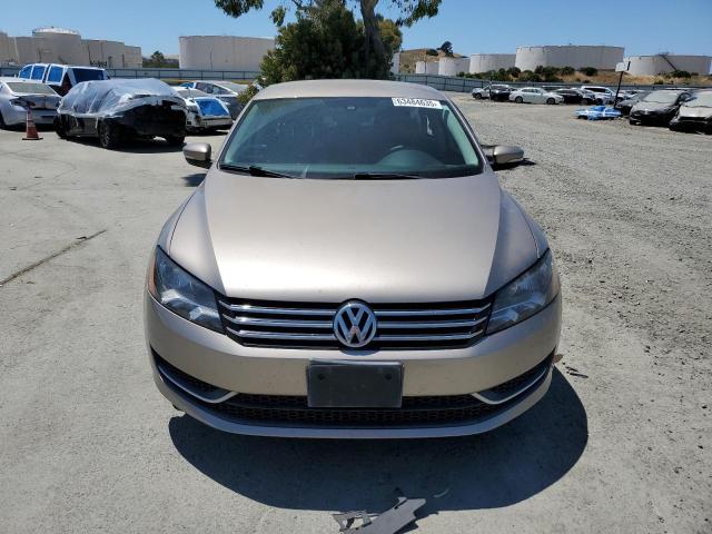  VOLKSWAGEN PASSAT 2015 Золотой