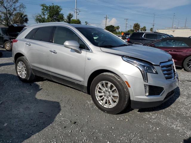  CADILLAC XT5 2019 Srebrny