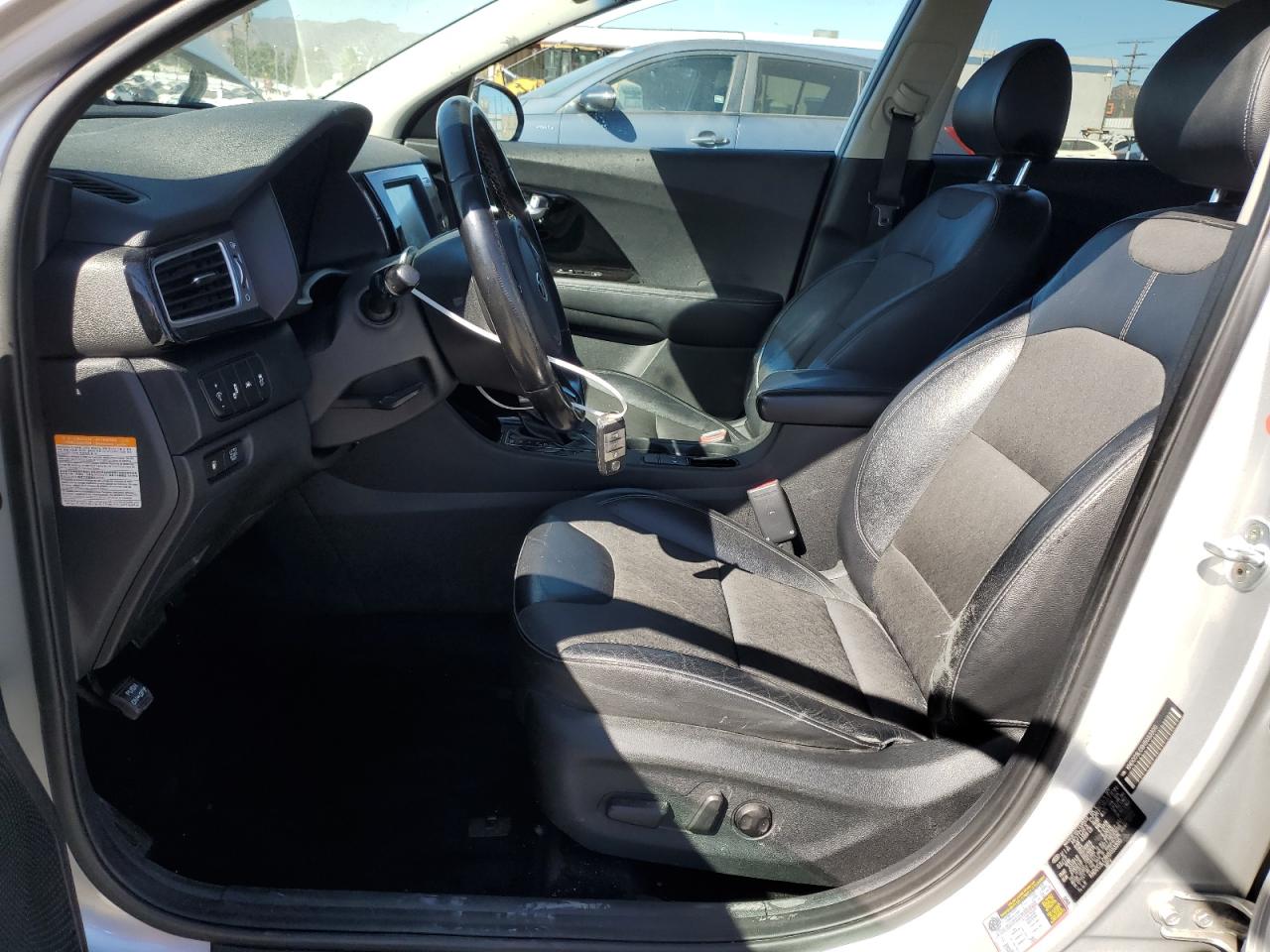 kndcc3lc8h5053300 KNDCC3LC8H5053300 2017 Kia Niro Ex