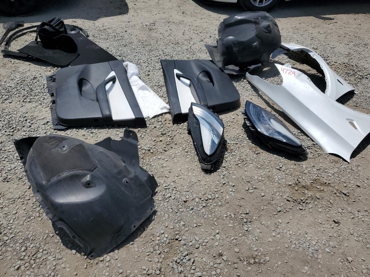 5YJYGAEE0MF178975 2021 Tesla Model Y