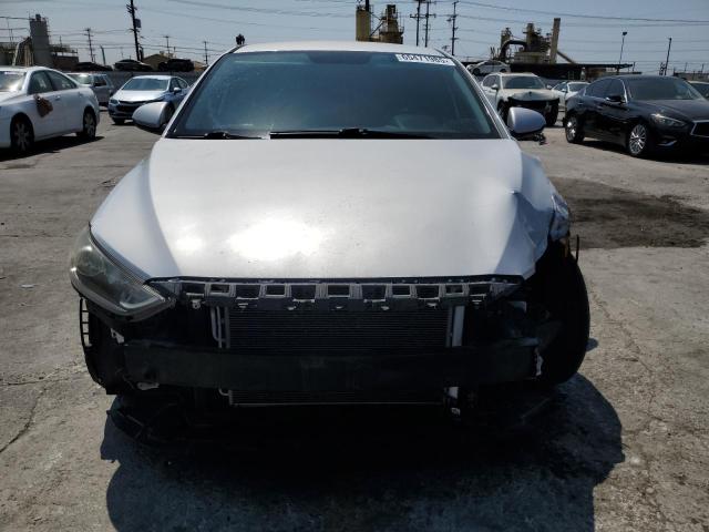 Sedans HYUNDAI ELANTRA 2017 Srebrny