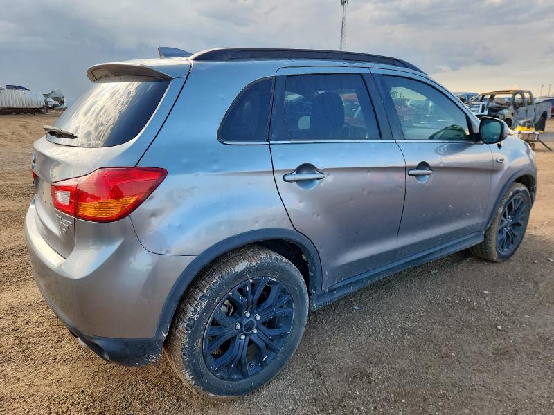  MITSUBISHI OUTLANDER 2017 Серебристый