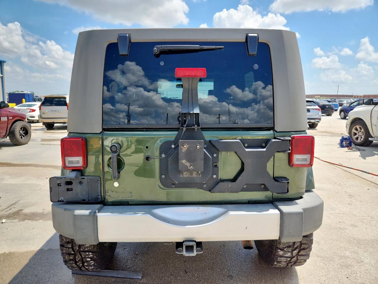 2008 Jeep Wrangler Unlimited Sahara VIN: 1J4GA59148L608970 Lot: 64433495