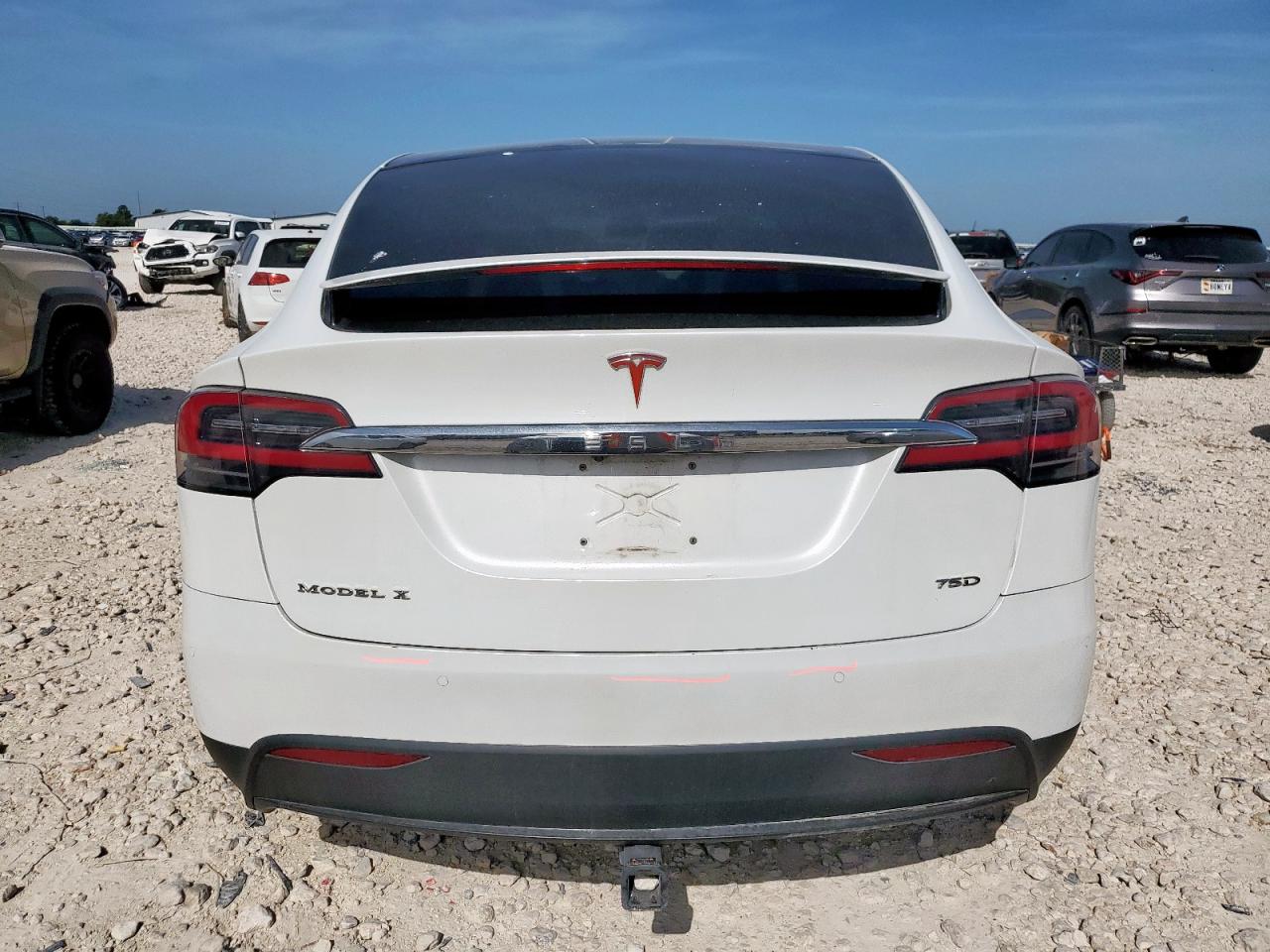 2017 Tesla Model X VIN: 5YJXCAE22HF061675 Lot: 65476395