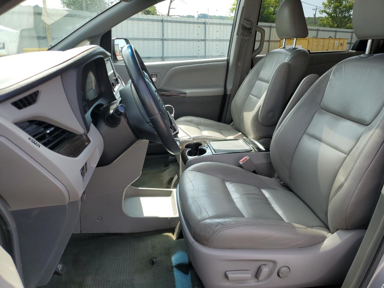 2015 Toyota Sienna Xle VIN: 5TDYK3DC6FS660309 Lot: 64625405