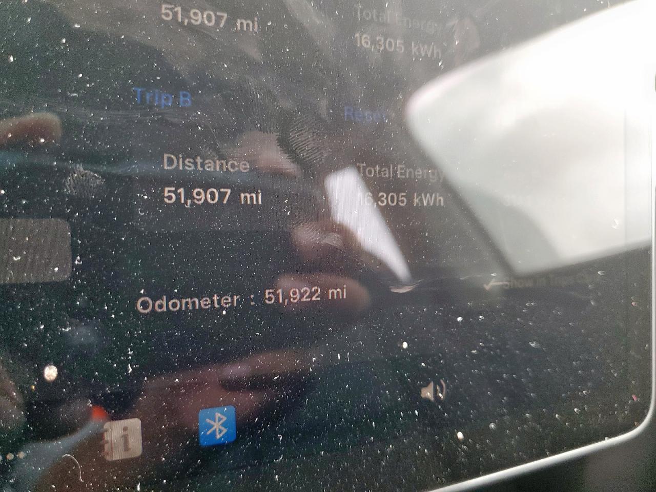 2024 Tesla Model Y VIN: 7SAYGDEE3RA235324 Lot: 63217995