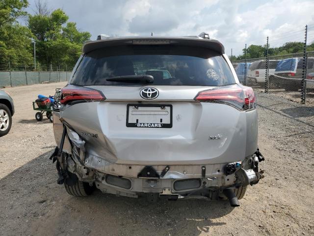  TOYOTA RAV4 2018 Srebrny