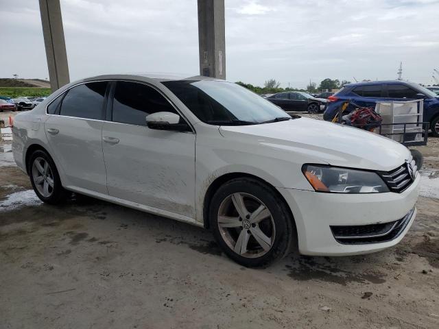  VOLKSWAGEN PASSAT 2013 Biały