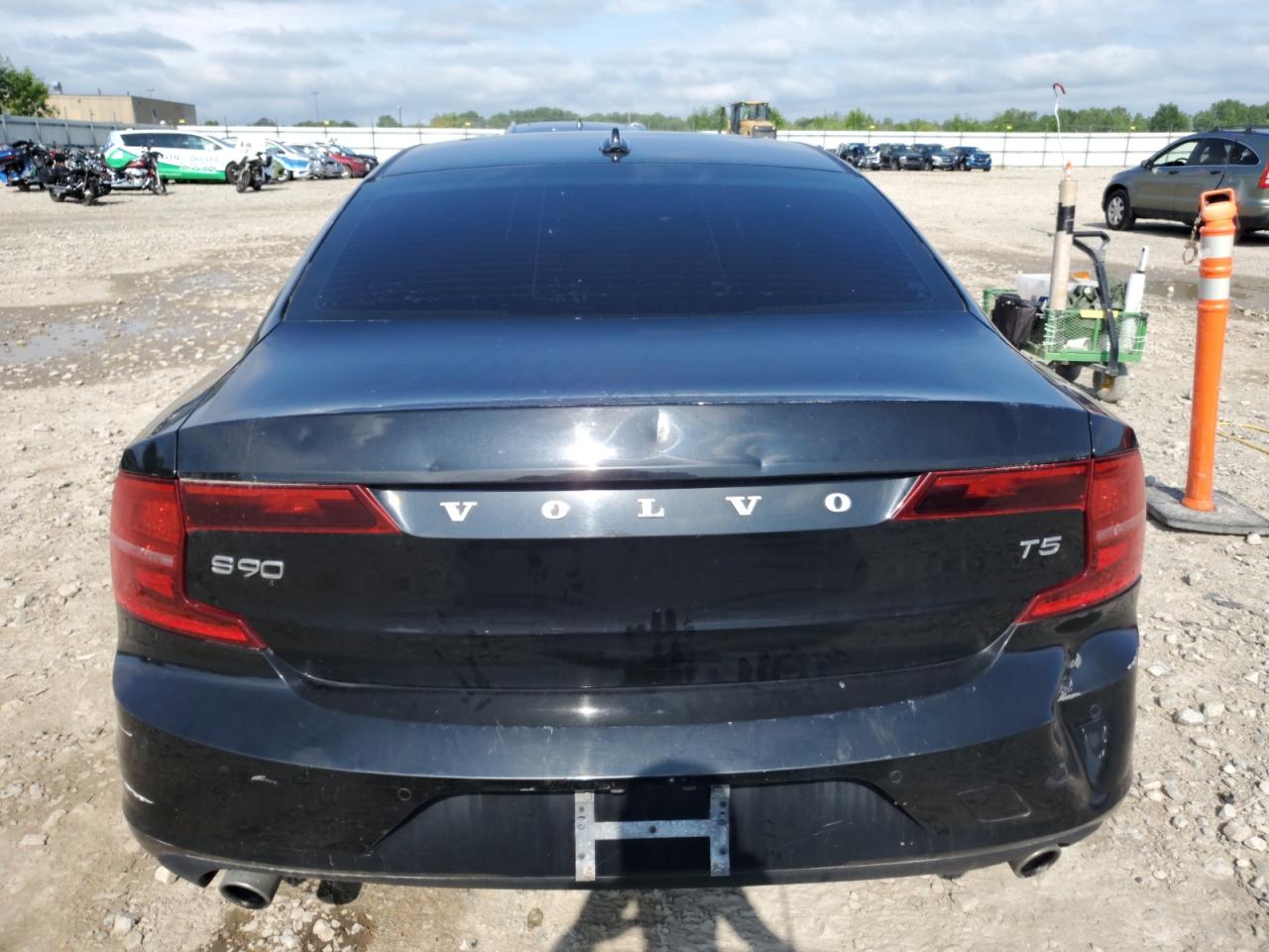 2018 Volvo S90 T5 Momentum VIN: LVY982AK2JP034664 Lot: 64124445