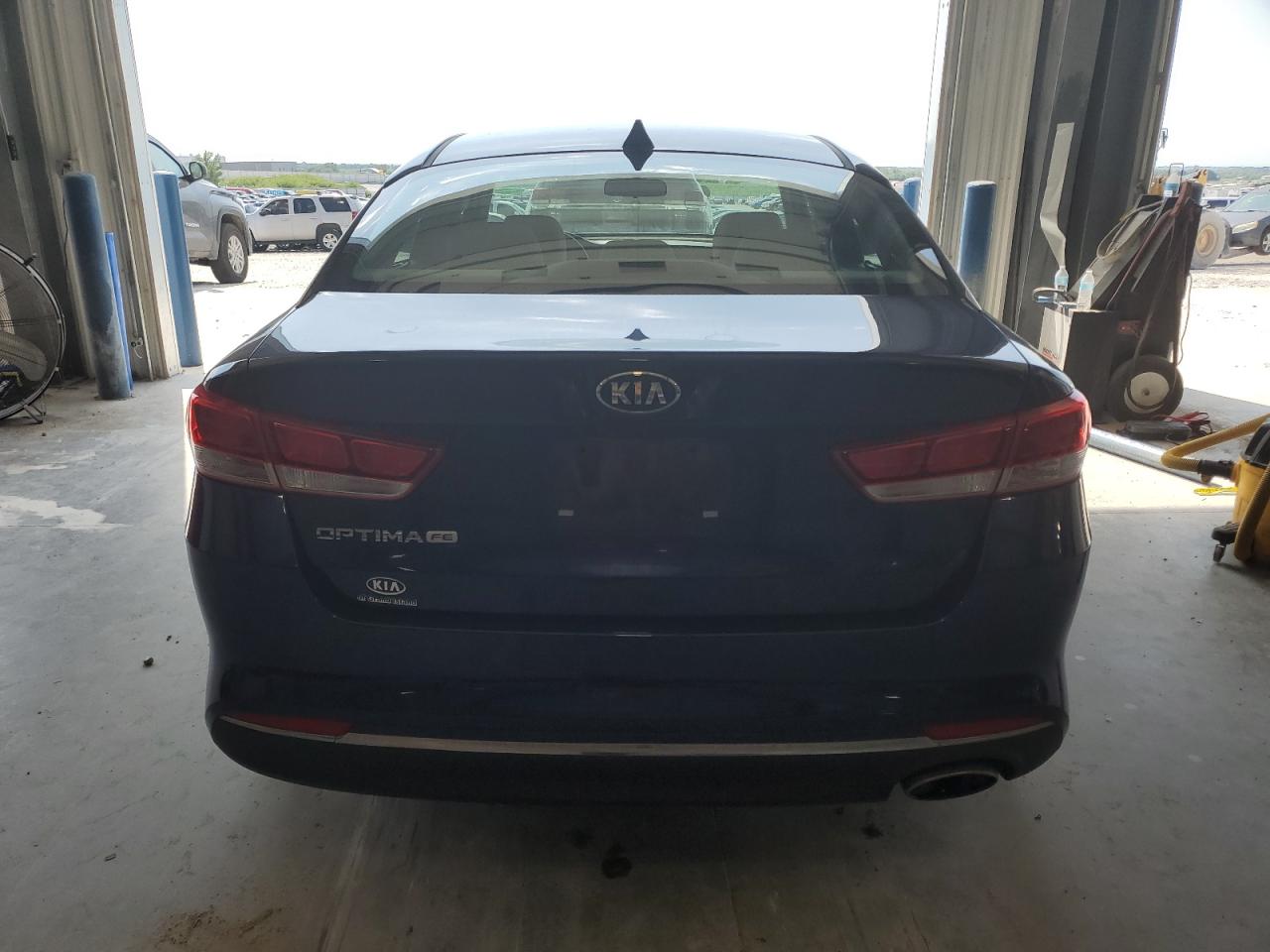 2017 Kia Optima Lx VIN: 5XXGT4L37HG152094 Lot: 64056075