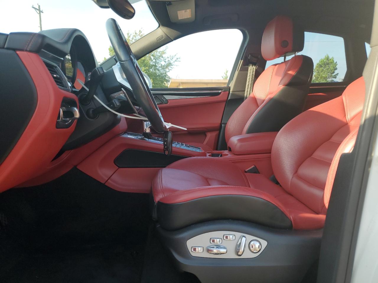 2018 Porsche Macan S VIN: WP1AB2A56JLB33803 Lot: 64833655