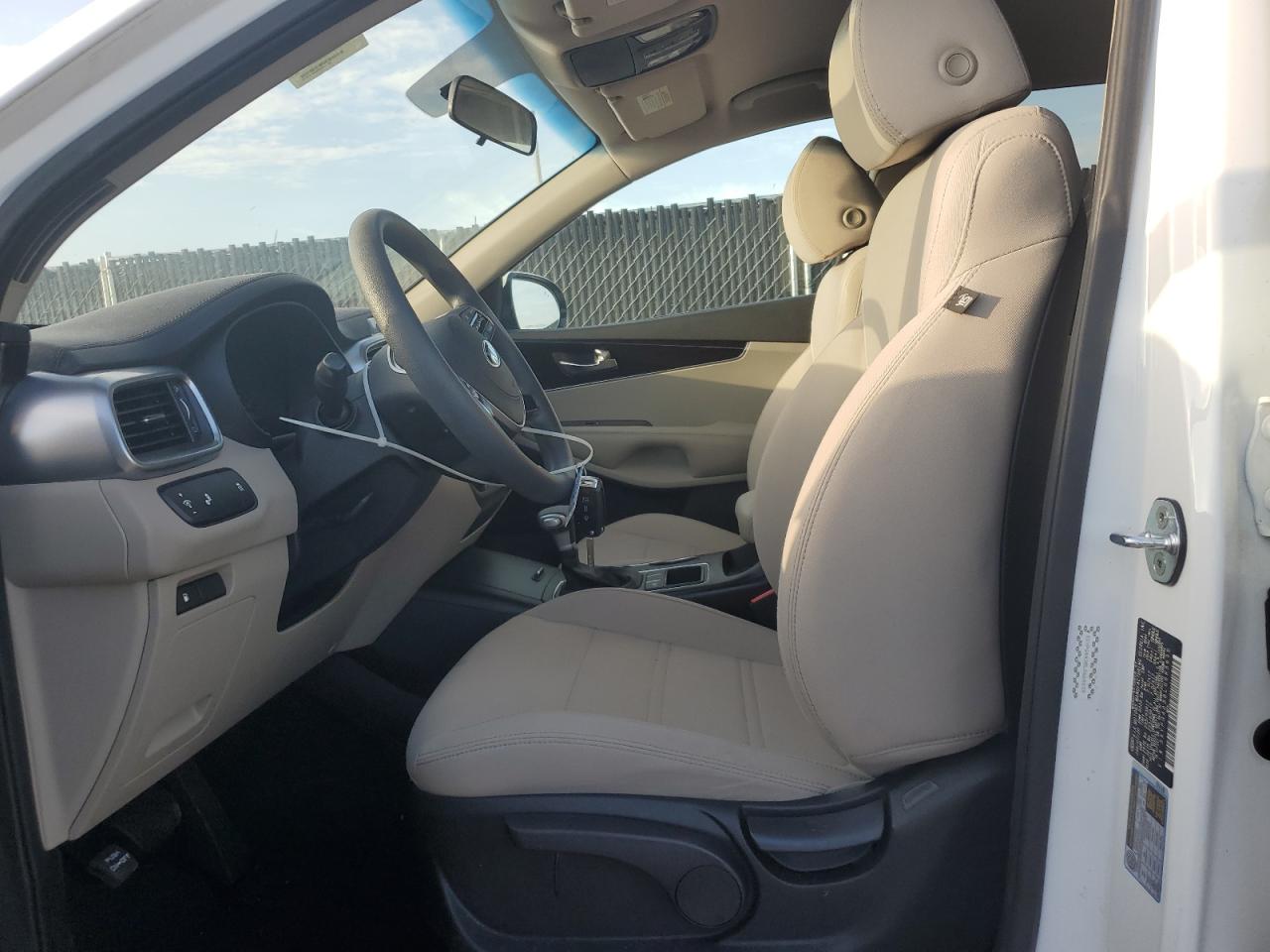 2020 Kia Sorento L VIN: 5XYPG4A38LG665639 Lot: 64976165