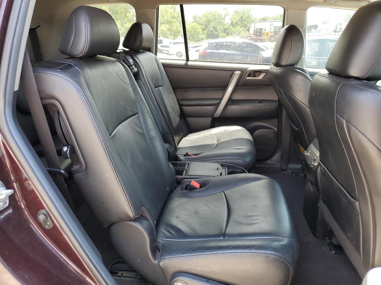 2011 Toyota Highlander Base VIN: 5TDBK3EH8BS089464 Lot: 64004095