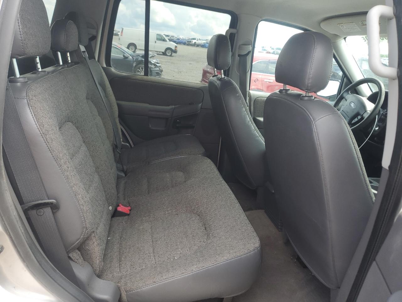 2004 Ford Explorer Xls VIN: 1FMZU72K94UB63968 Lot: 64535495
