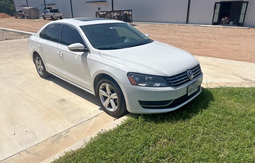 Sedans VOLKSWAGEN PASSAT 2012 Biały