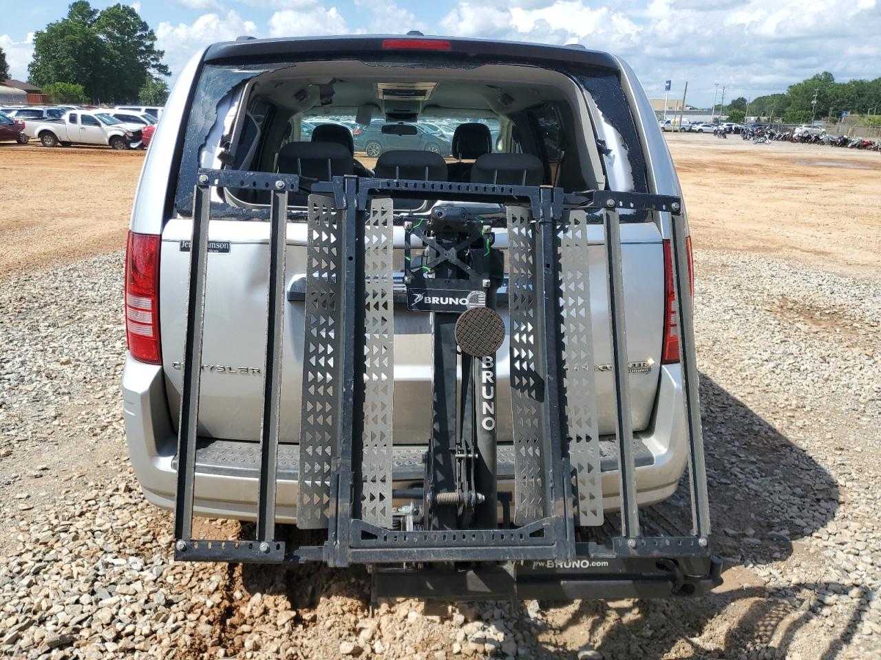 2010 Chrysler Town & Country Touring VIN: 2A4RR5D13AR493171 Lot: 64189125