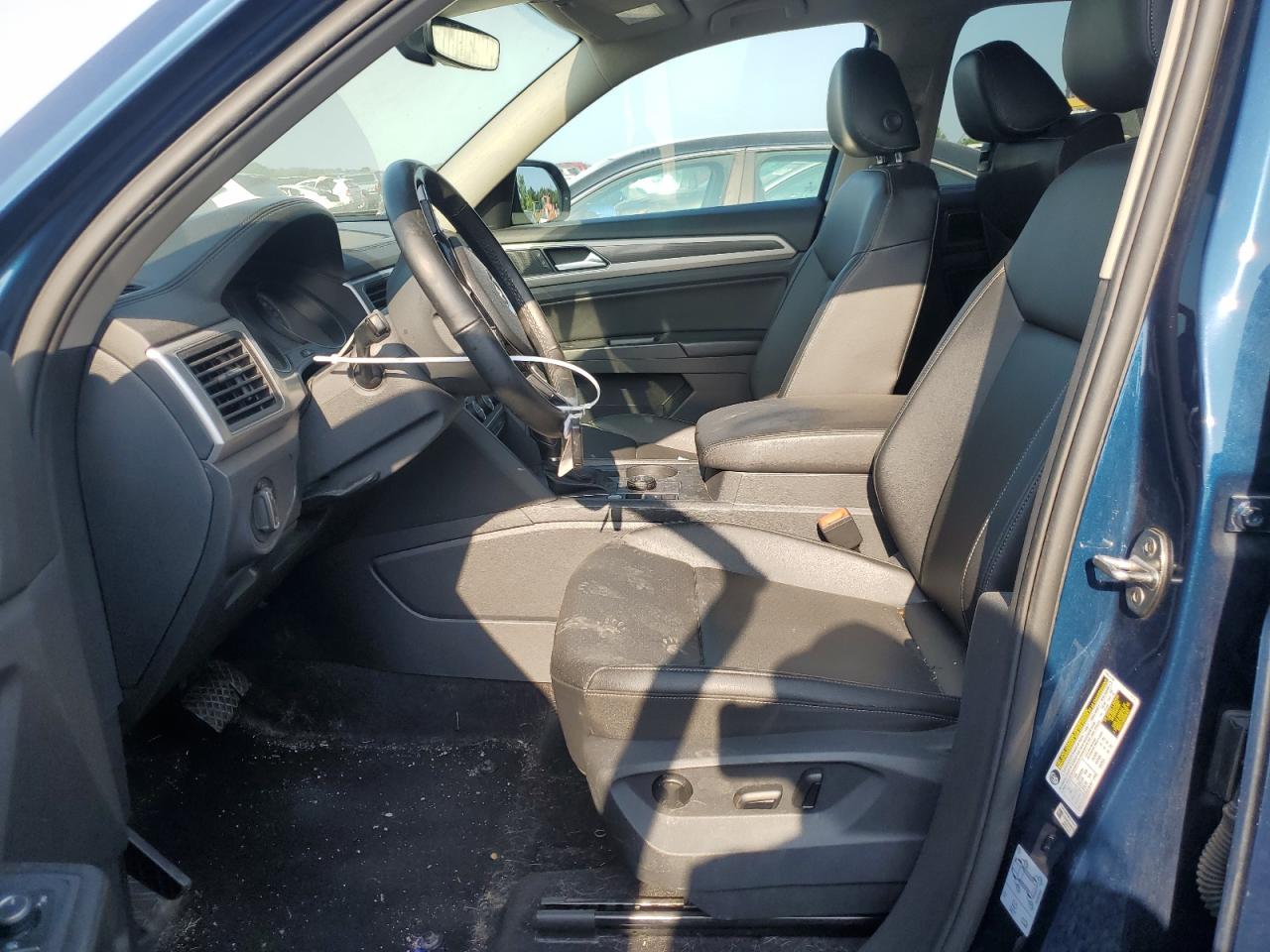 1v2lr2ca3jc588588 1V2LR2CA3JC588588 2018 Volkswagen Atlas Se