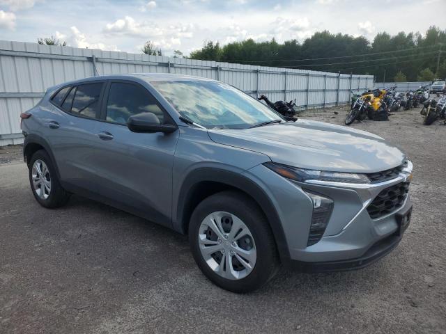  CHEVROLET TRAX 2024 Srebrny