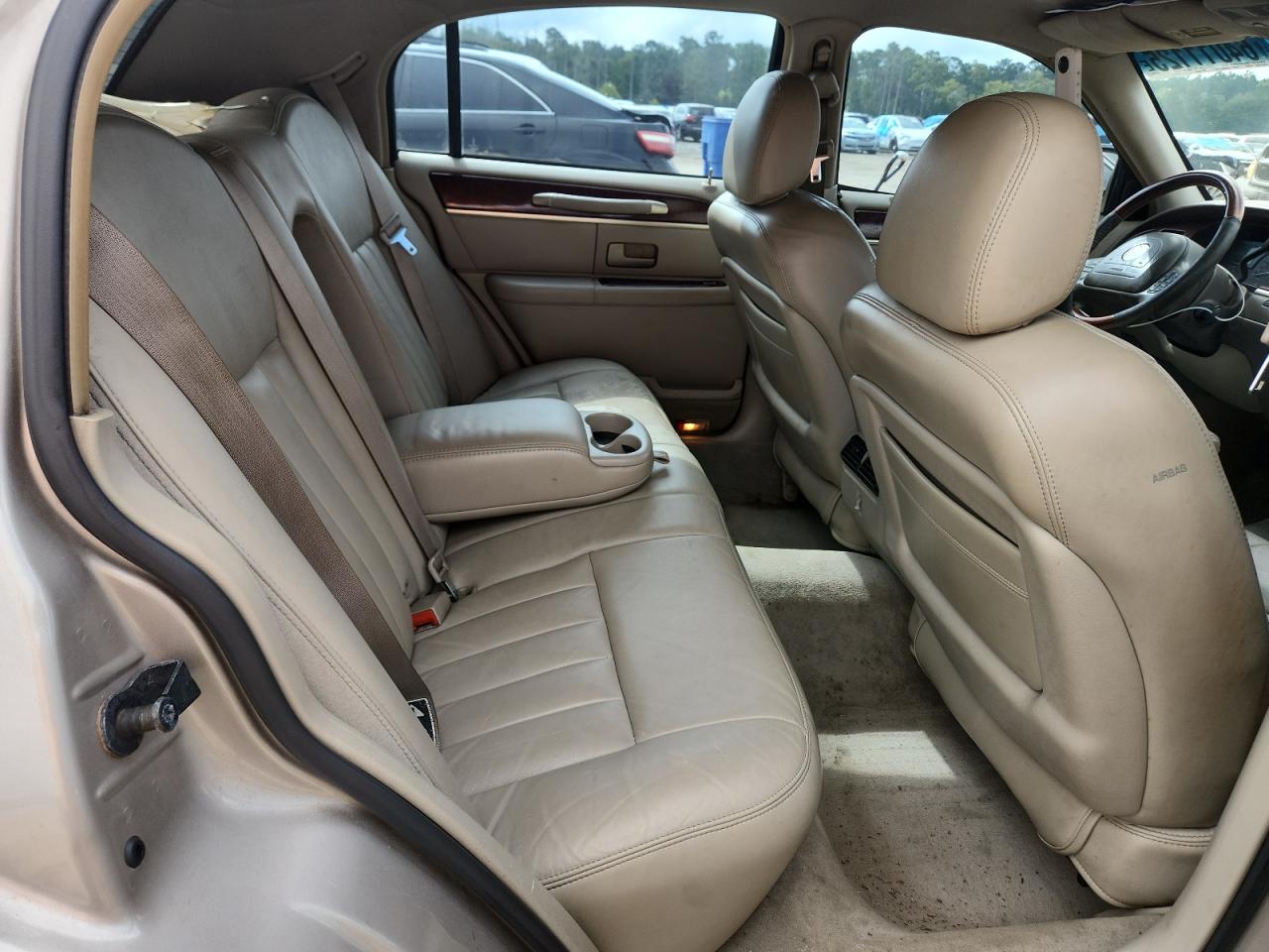 2003 Lincoln Town Car Signature VIN: 1LNHM82W43Y636008 Lot: 64011125
