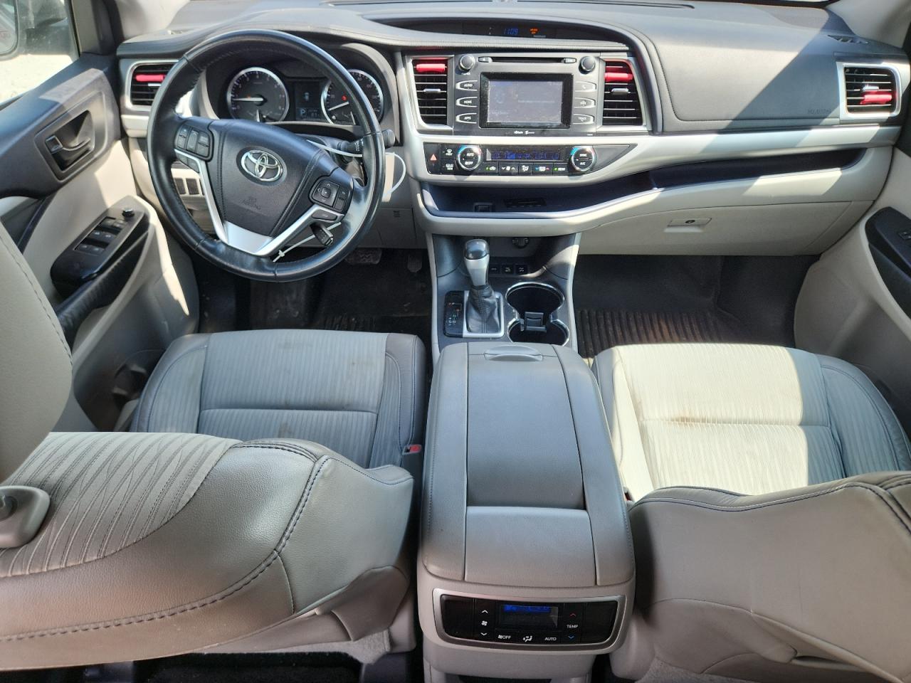 2015 Toyota Highlander Le VIN: 5TDBKRFH7FS085140 Lot: 63212095