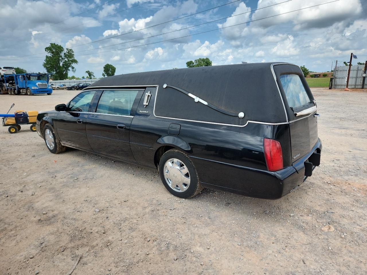 2004 Cadillac Commercial Chassis black null gas 1GEEH90Y2XU550433 photo #3