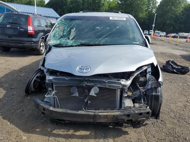  TOYOTA SIENNA 2015 Srebrny