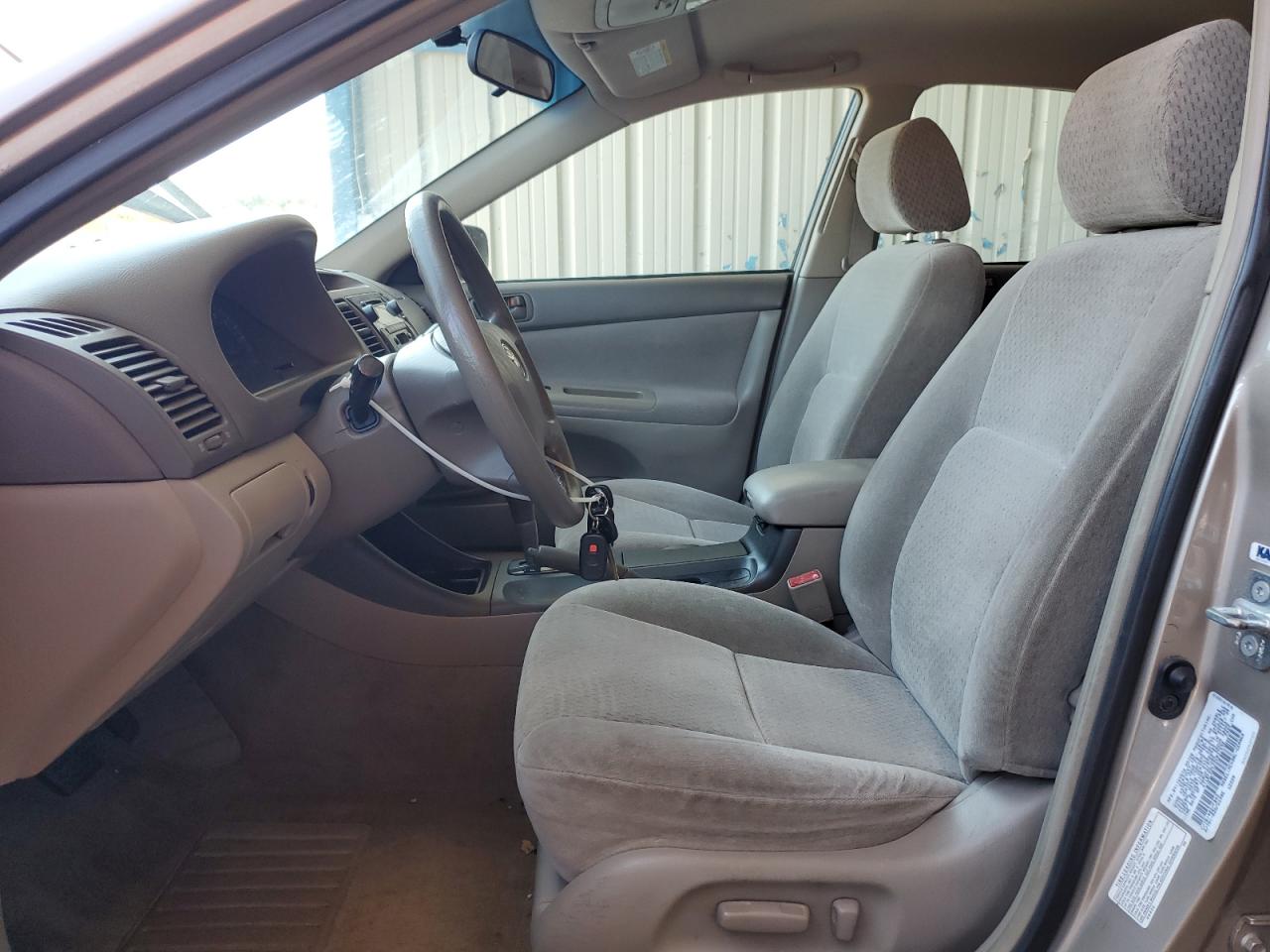 2003 Toyota Camry Le VIN: 4T1BF32K33U037690 Lot: 64048245