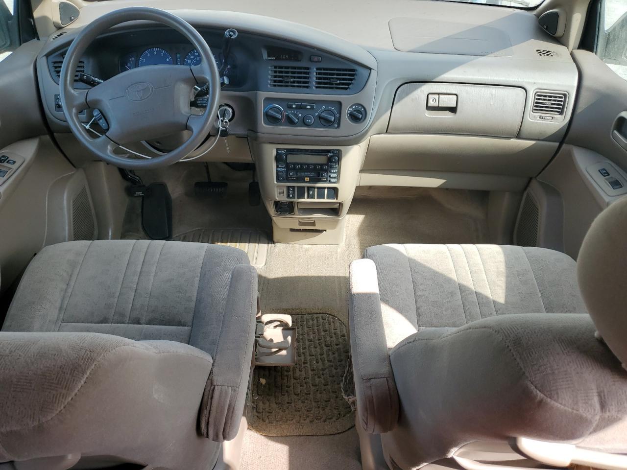 2002 Toyota Sienna Le VIN: 4T3ZF13C82U439950 Lot: 65198235