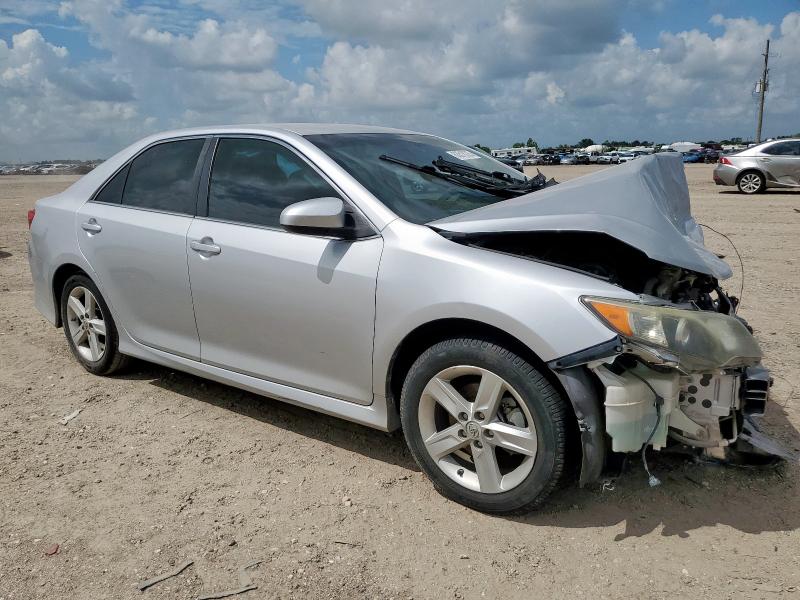  TOYOTA CAMRY 2014 Srebrny