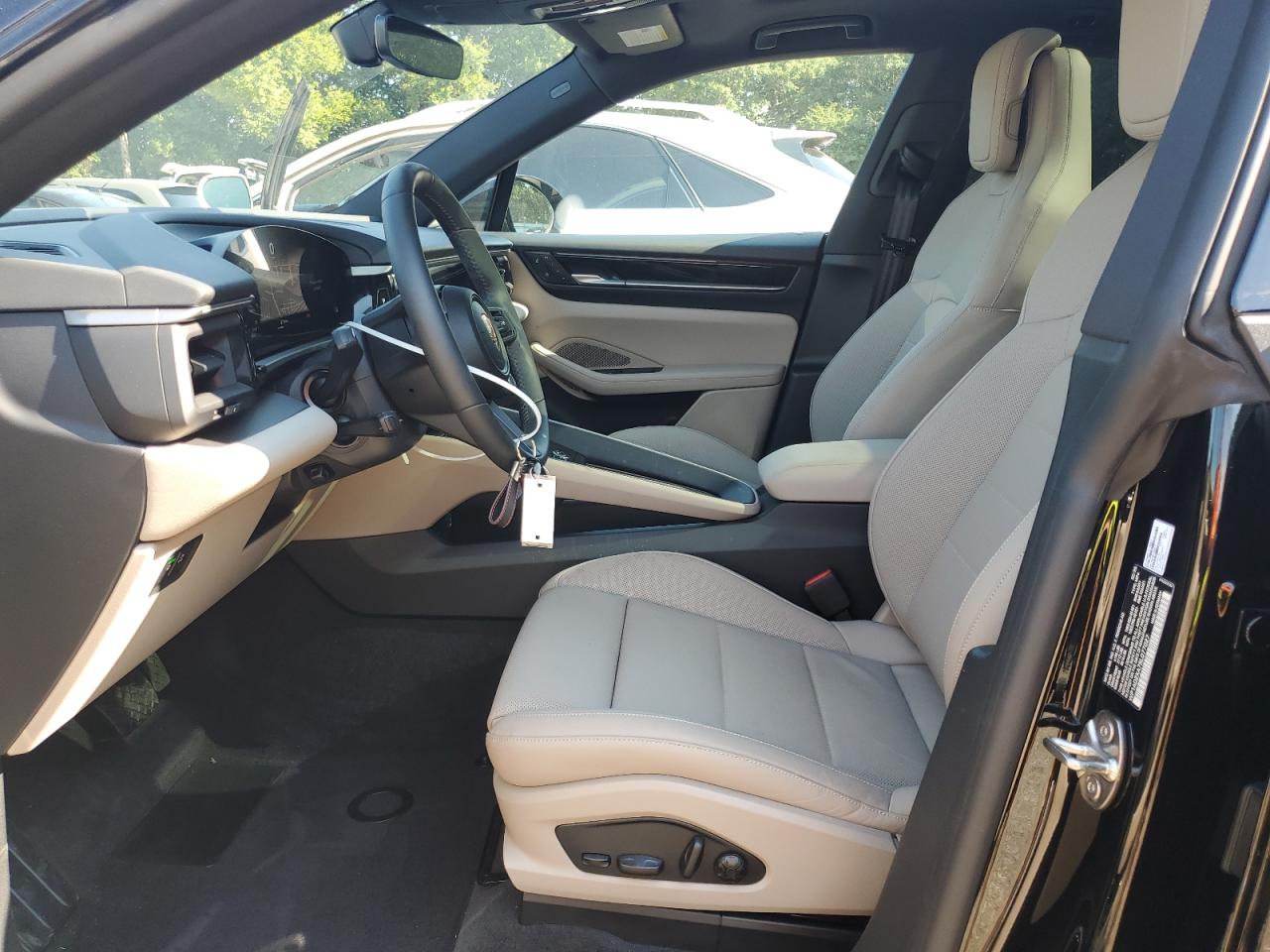 2025 Porsche Macan VIN: WP1AD2XA7SL077027 Lot: 63406875