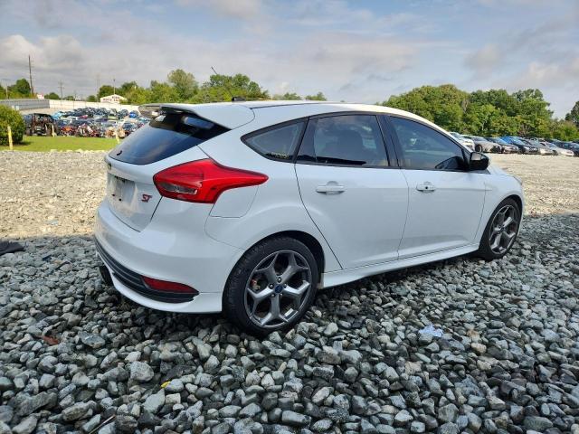  FORD FOCUS 2017 White